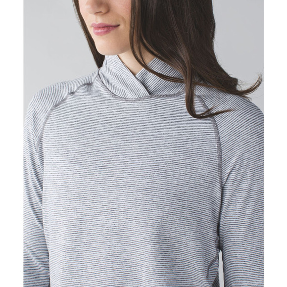 Lululemon Mock Neck Pleat Back Long Sleeve Tee White Grey 6 NWOT - Picture 4 of 14